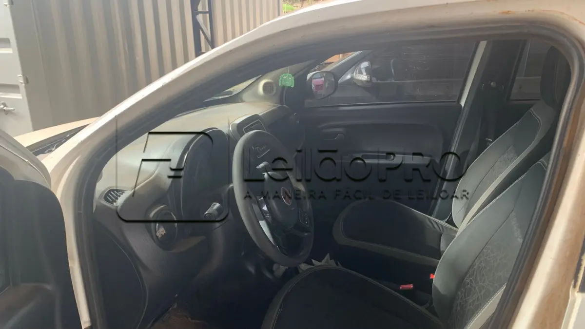 LOTE 006 - Automóvel Marca: Fiat - Modelo: Mobi Like ON - Ano/Modelo: 2016/2017 - 04 portas - 05 Passageiros - 75 CV - Cor: Branca .