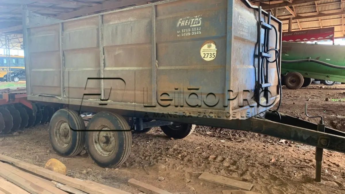 LOTE 012 - Vagão Basculante Metálico - Marca: Metal Freitas - Modelo: MF ME 8T -  Cor: Azul - Ano de Fabricação: 2015