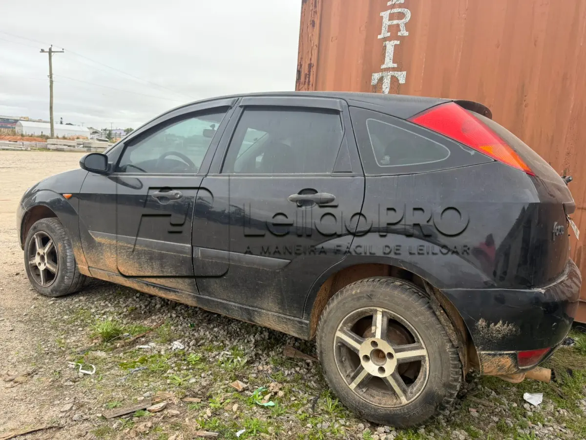 LOTE 001 - Veículo FORD FOCUS 1.8L HA, Cor Preta, Ano/Modelo 2002/2003.