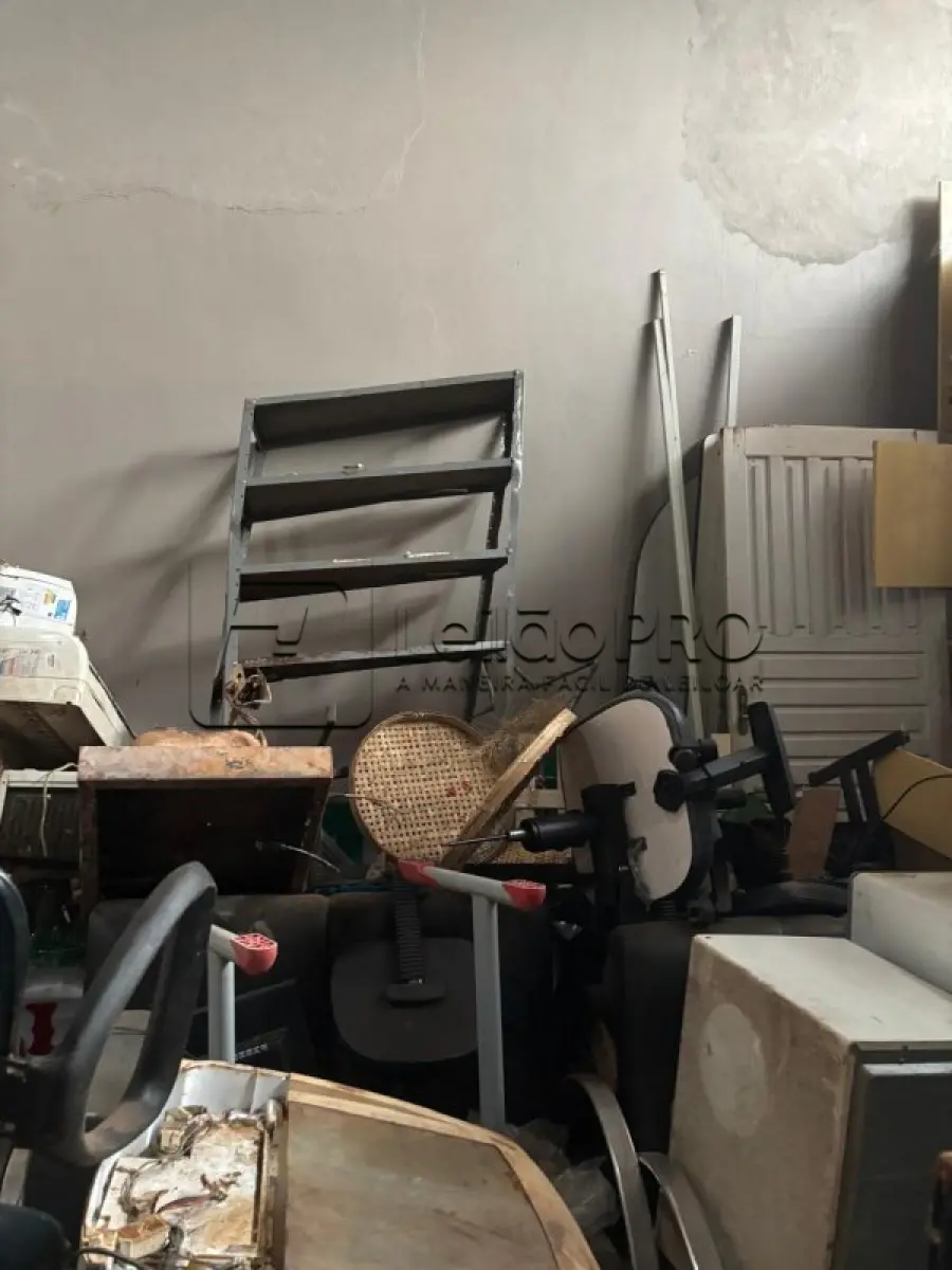 LOTE 014 - Lote de inservíveis: de informática/escritório/saúde/escola, moveis e utensílios em geral.