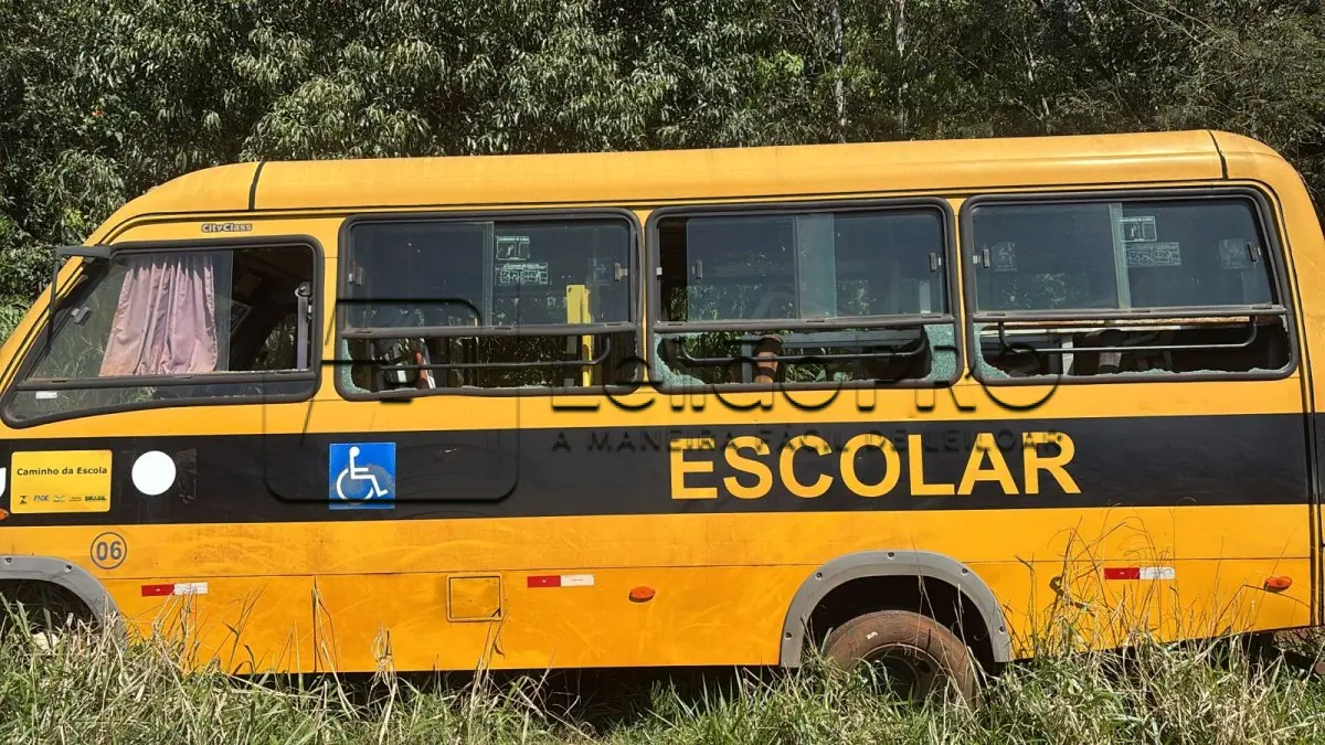 LOTE 010 - Ônibus escolar a Diesel modelo F1C, 2011/2012, Iveco, Turbo 04 cilindros, placas ISV 7814