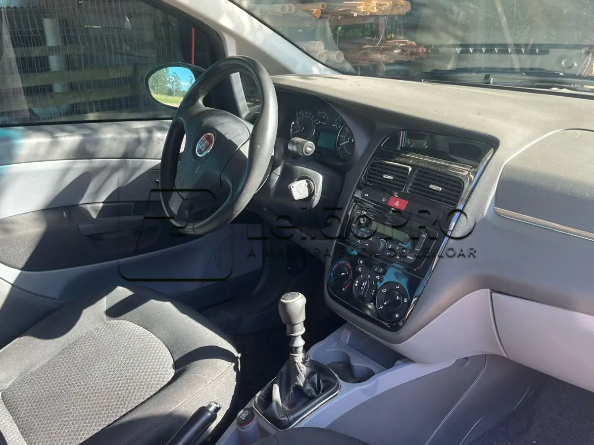 LOTE 001 - Veículo Fiat/Linea Essence 1.8 2012