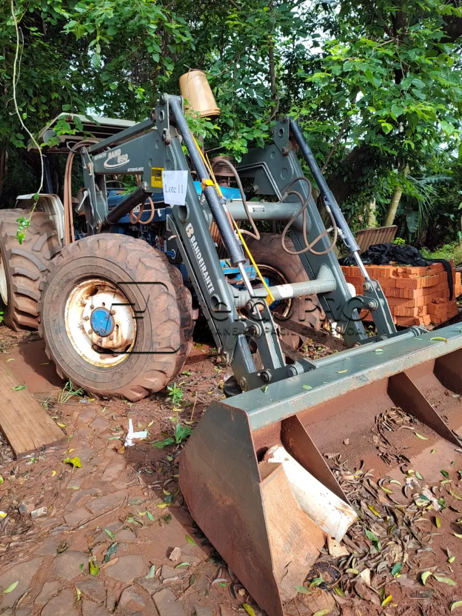 LOTE 010 - Trator Ford 8030 mais Concha Frontal. Ano 1998