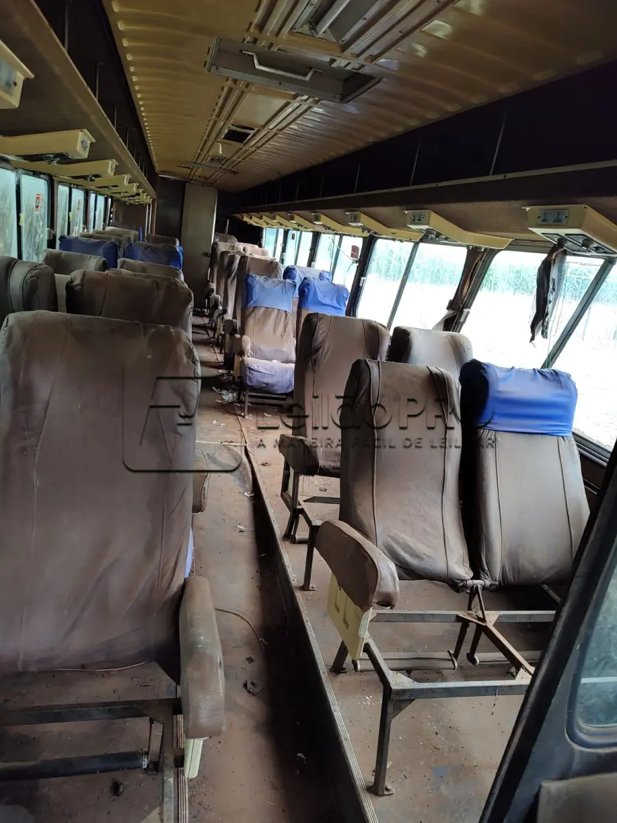 LOTE 013 - Ônibus Sucata.