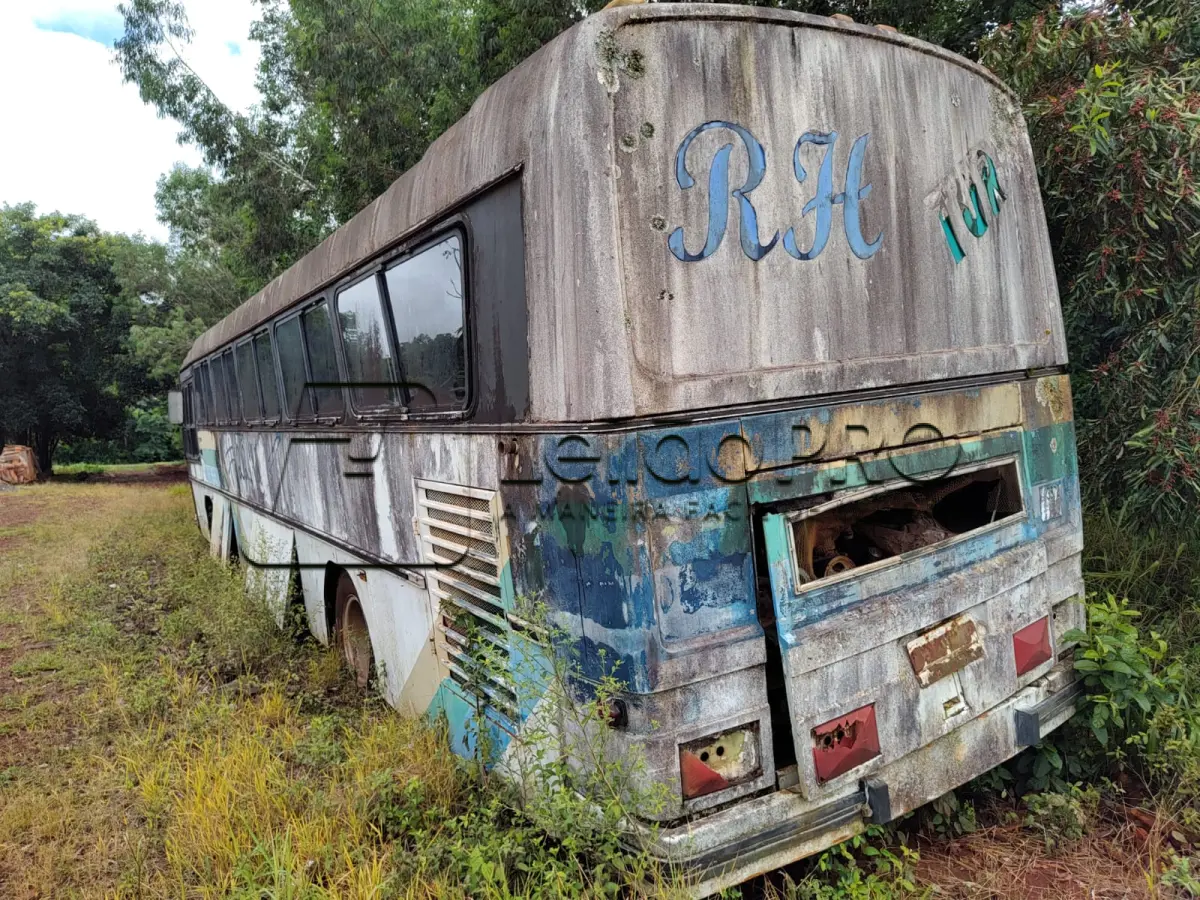 LOTE 013 - Ônibus Sucata.
