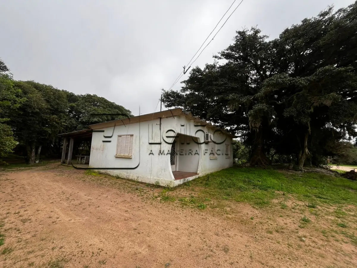 LOTE 001 - Imóvel na Av. Quinze de Novembro no Bairro Pinvest com 675,00 m2 em Tapes/RS