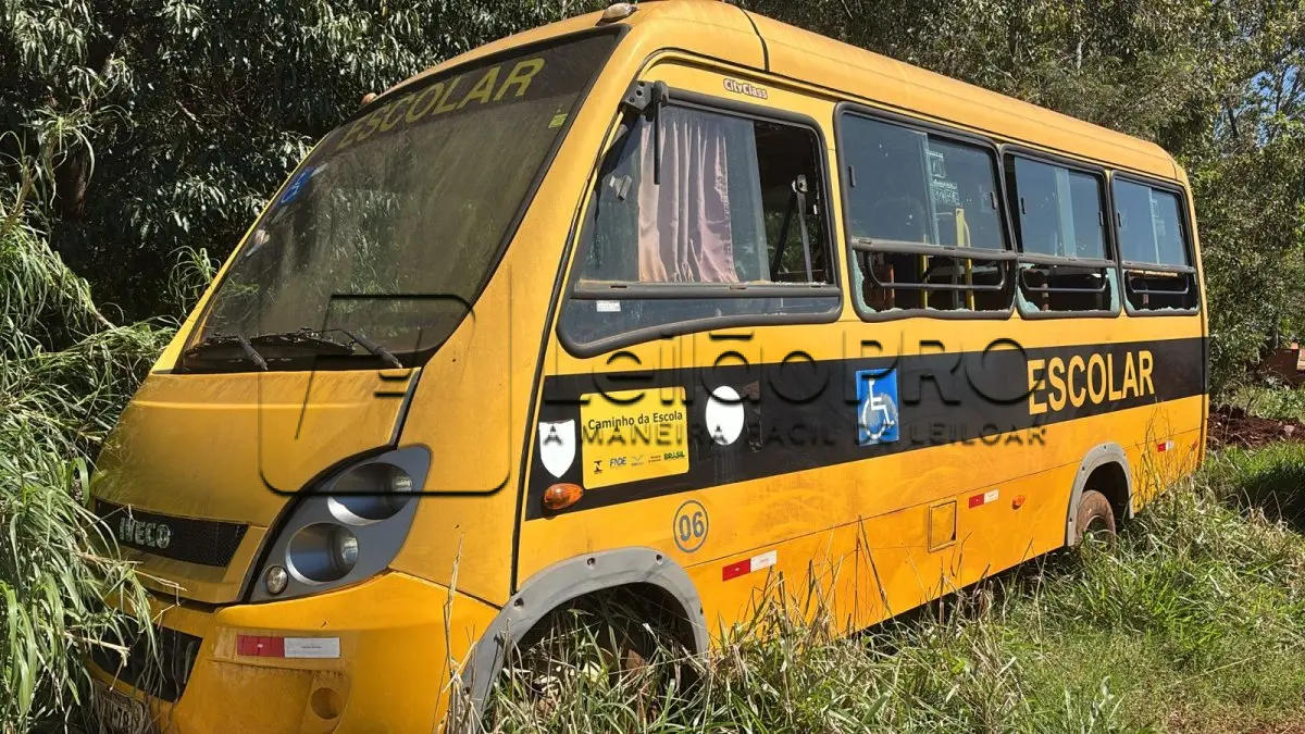 LOTE 010 - Ônibus escolar a Diesel modelo F1C, 2011/2012, Iveco, Turbo 04 cilindros, placas ISV 7814