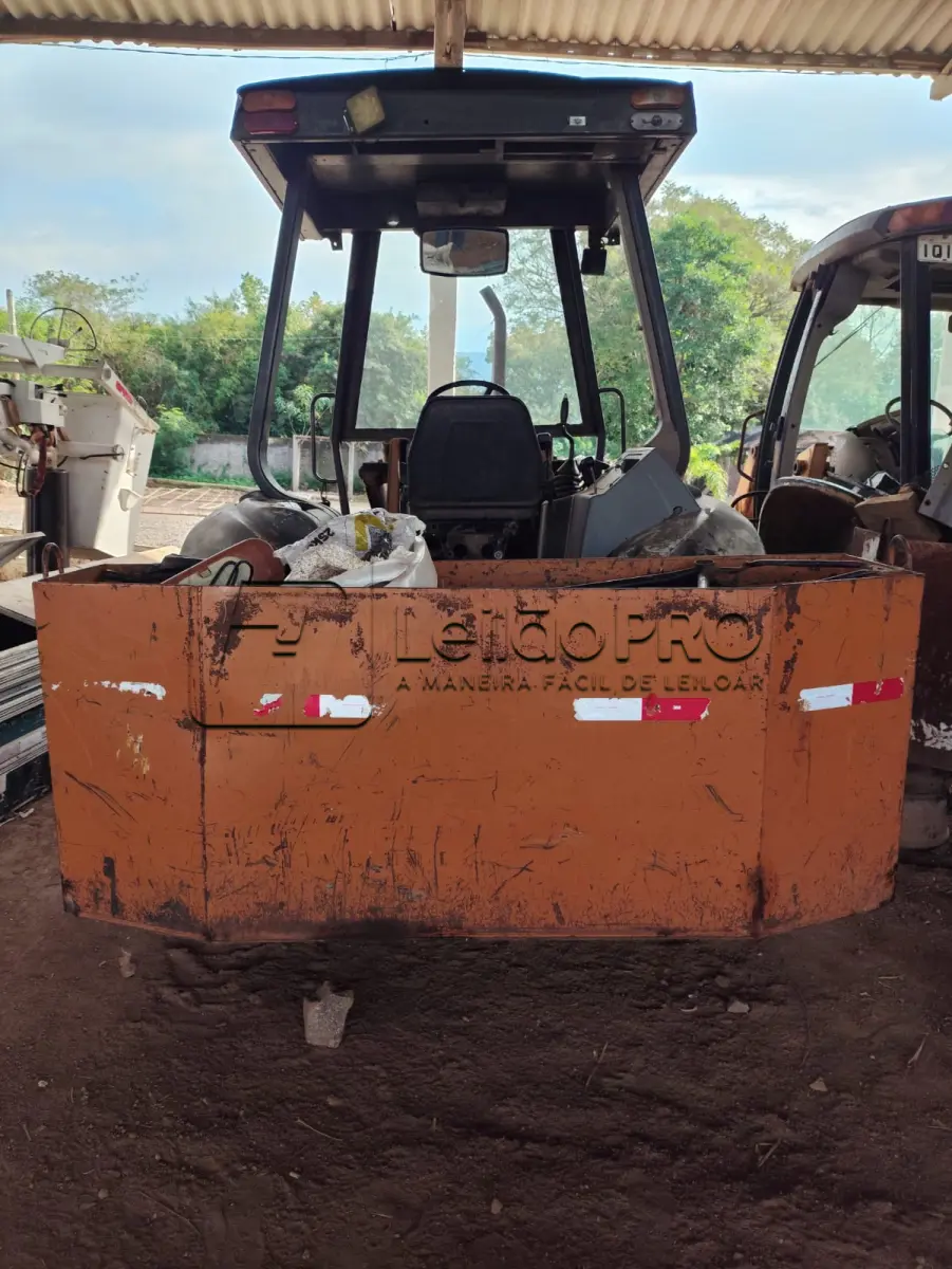 LOTE 013 - Retroescavadeira Caseottomaq 580 M2 ano 2009 – Chassi n9ah15401 - Cor amarela, cod. Patrimônio. 30963, em funcionamento.