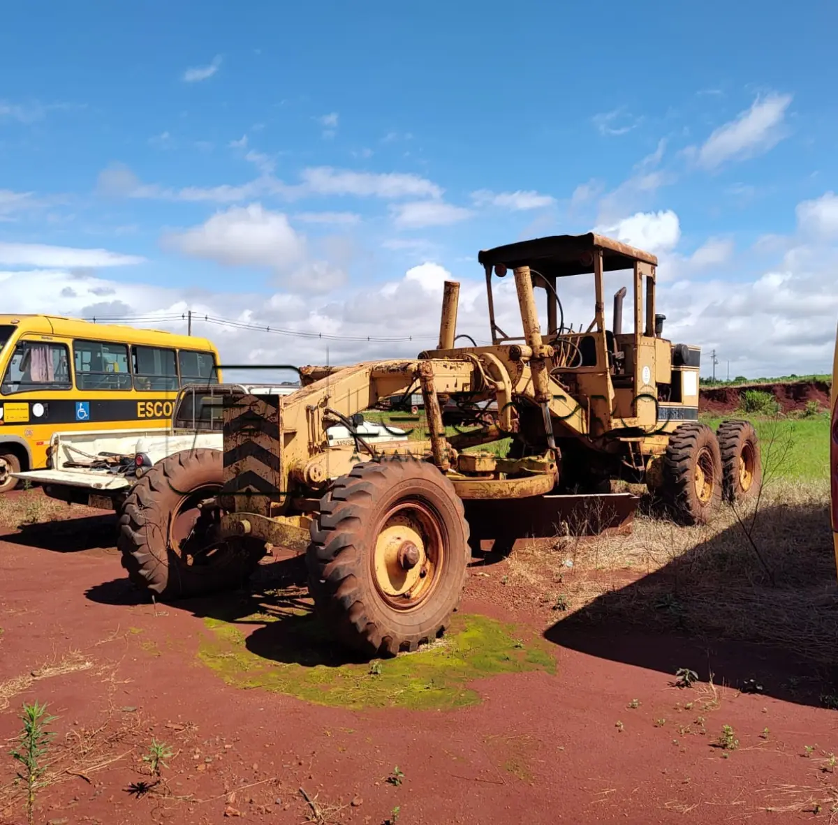LOTE 011 - Motoniveladora Huber Warco Mb. Ano 1982