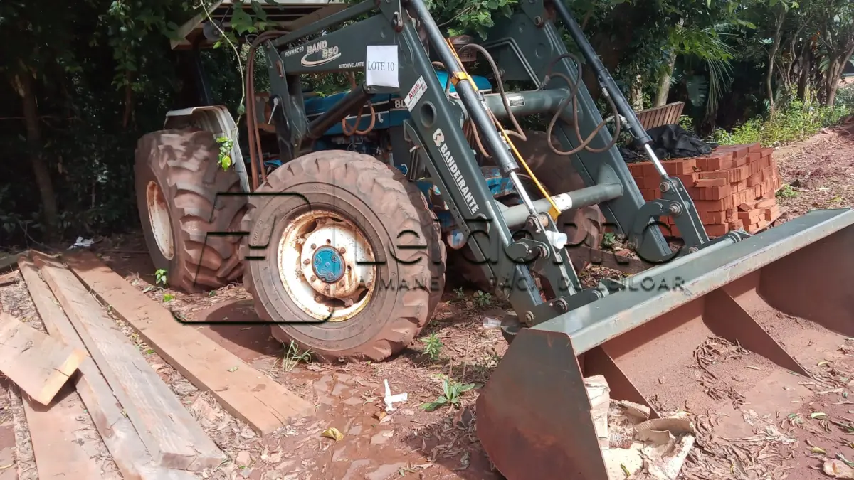 LOTE 010 - Trator Ford 8030 mais Concha Frontal. Ano 1998