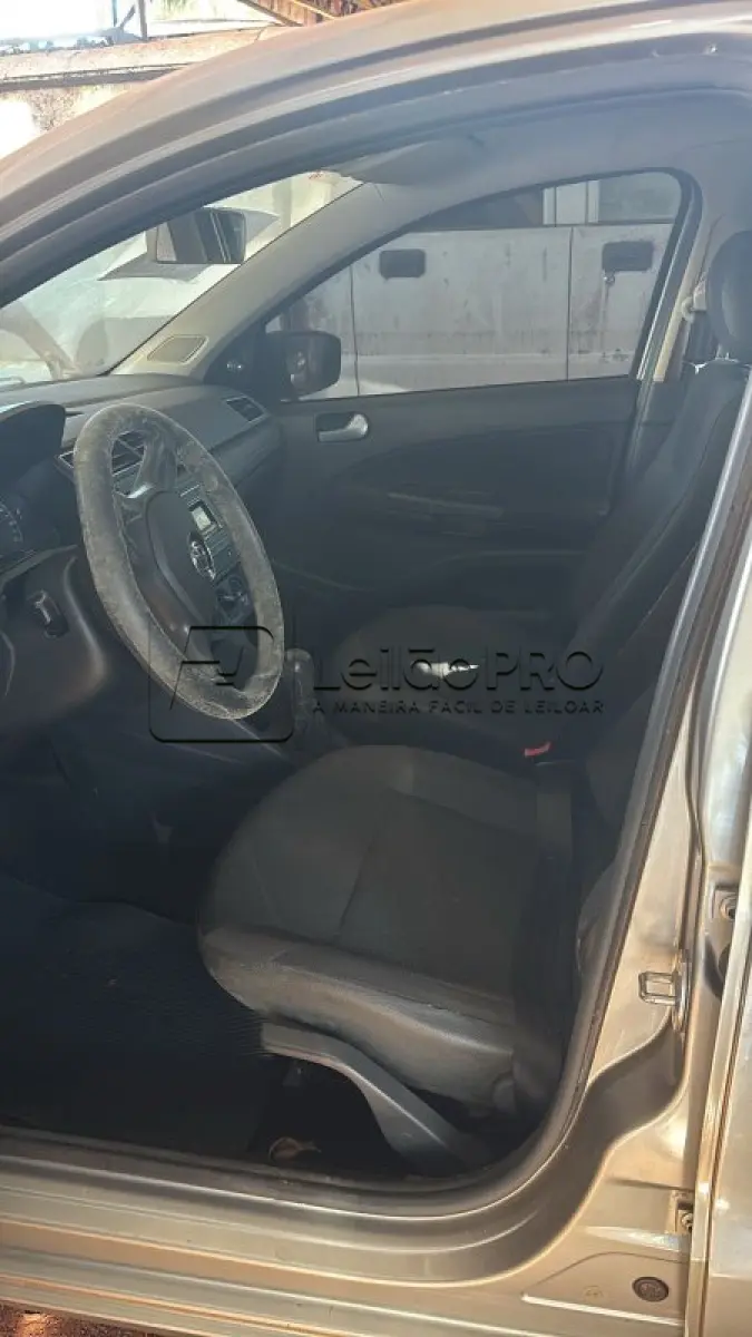 LOTE 008 - Automóvel VW/NOVO GOL TL MCV, ano 2017, Prata