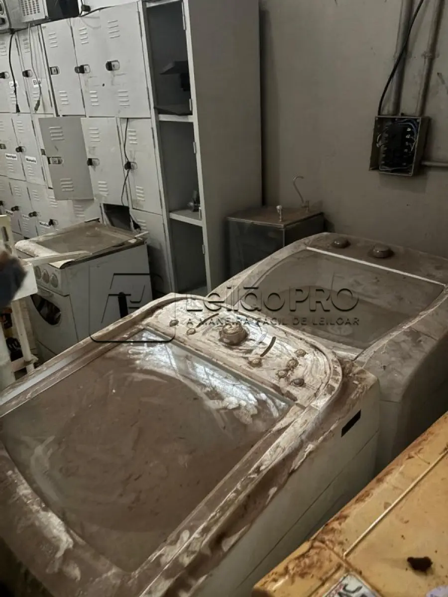 LOTE 014 - Lote de inservíveis: de informática/escritório/saúde/escola, moveis e utensílios em geral.