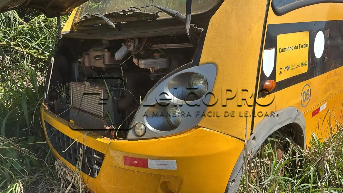 LOTE 010 - Ônibus escolar a Diesel modelo F1C, 2011/2012, Iveco, Turbo 04 cilindros, placas ISV 7814