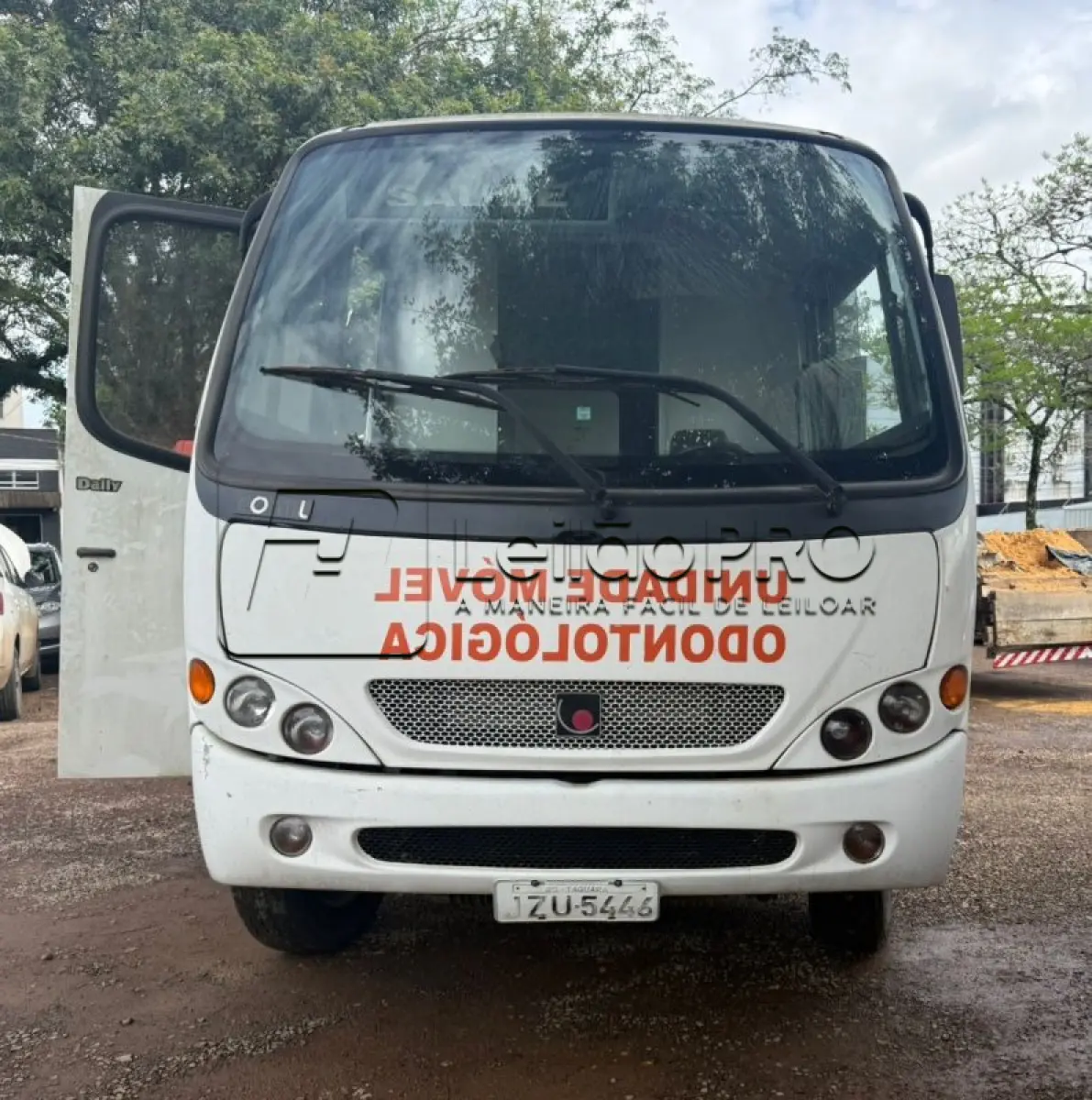 LOTE 003 - VEÍCULO MICROÔNIBUS AMBULÂNCIA, FIAT IVECO, MODELO COMIL BELLA M, DIESEL, CAP. 6,2 TON, 122 CV, COR BRANCA, ANO DE FABRICAÇÃO 2003, MODELO 2004