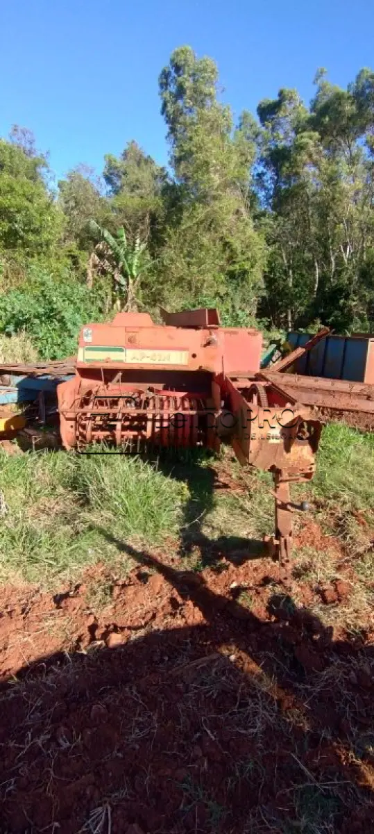 LOTE 008 - Enfardadeira de nogueira modelo Ap 41n ano 2002