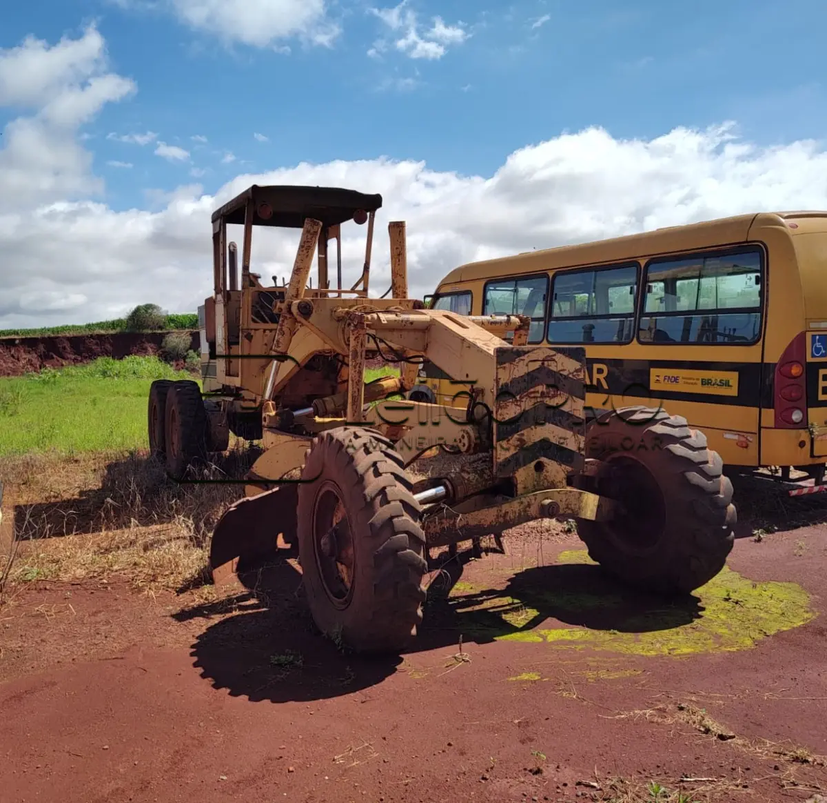 LOTE 011 - Motoniveladora Huber Warco Mb. Ano 1982