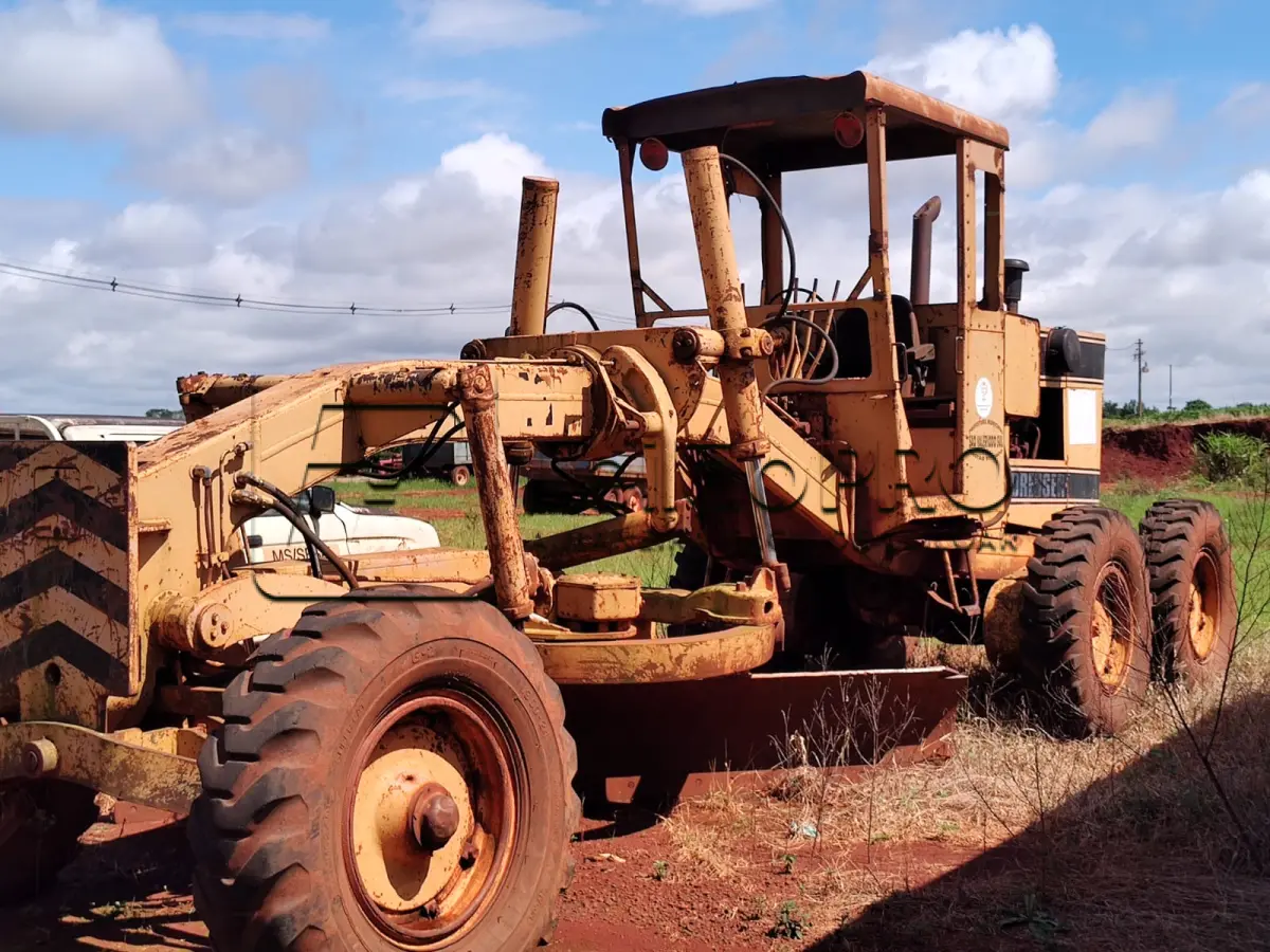 LOTE 011 - Motoniveladora Huber Warco Mb. Ano 1982