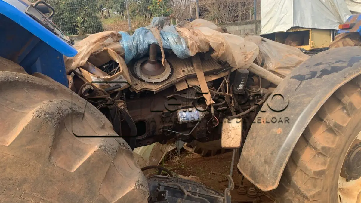 LOTE 009 - Trator Agrícola New Holland - Modelo 7630 - 4X4 - Ano/Modelo: 2009/2010 - Cor: Azul - Combustível: Diesel