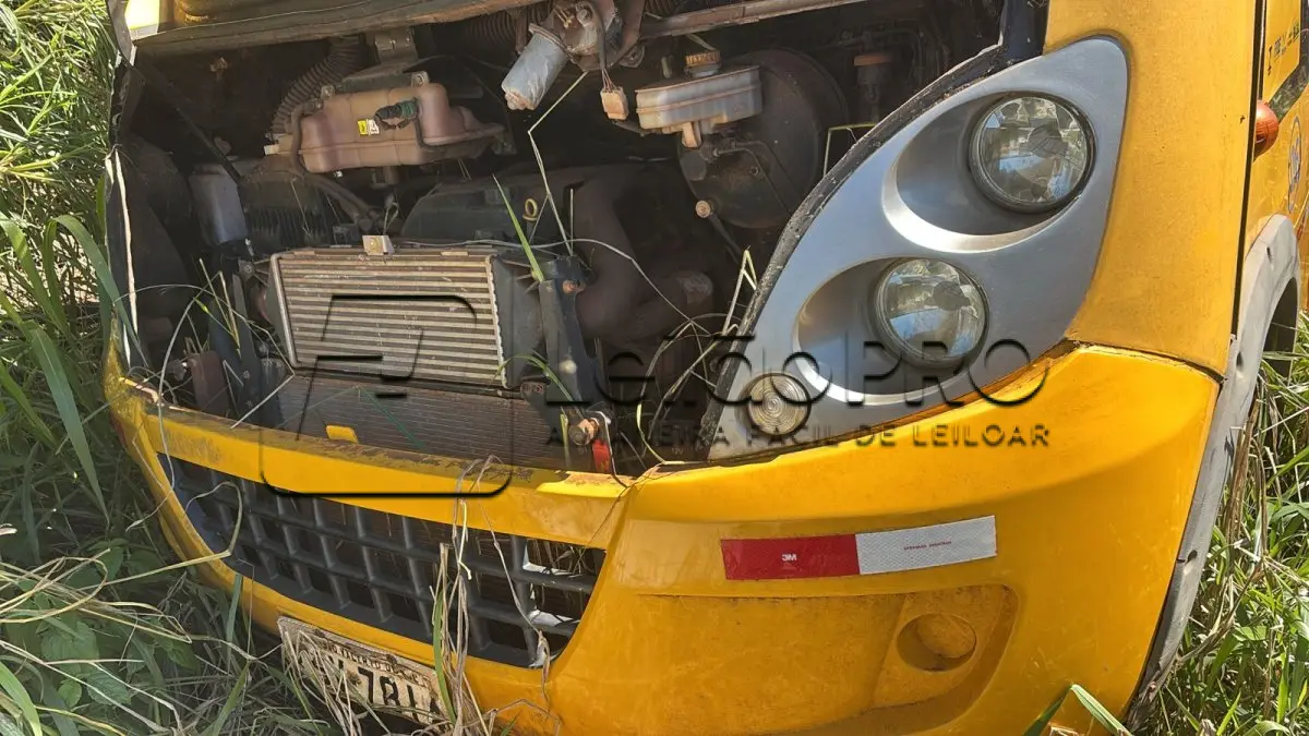 LOTE 010 - Ônibus escolar a Diesel modelo F1C, 2011/2012, Iveco, Turbo 04 cilindros, placas ISV 7814