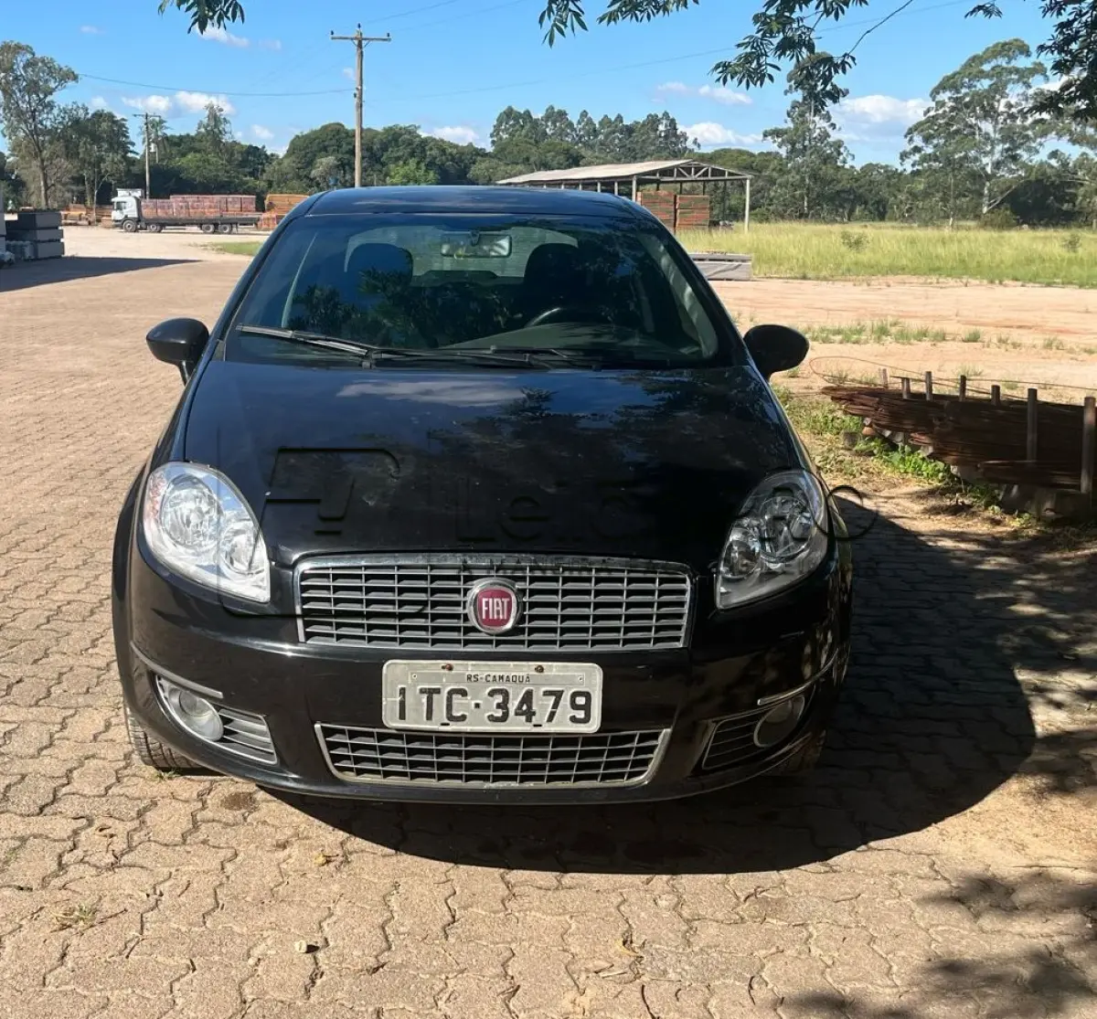 LOTE 001 - Veículo Fiat/Linea Essence 1.8 2012