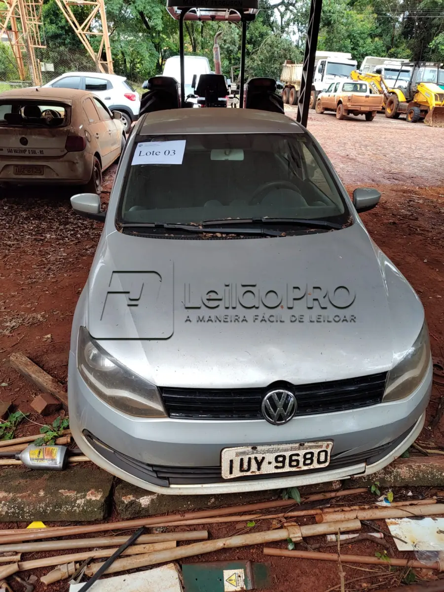 LOTE 003 - Automóvel VW/NOV VOYAGE 1.6,  2013.