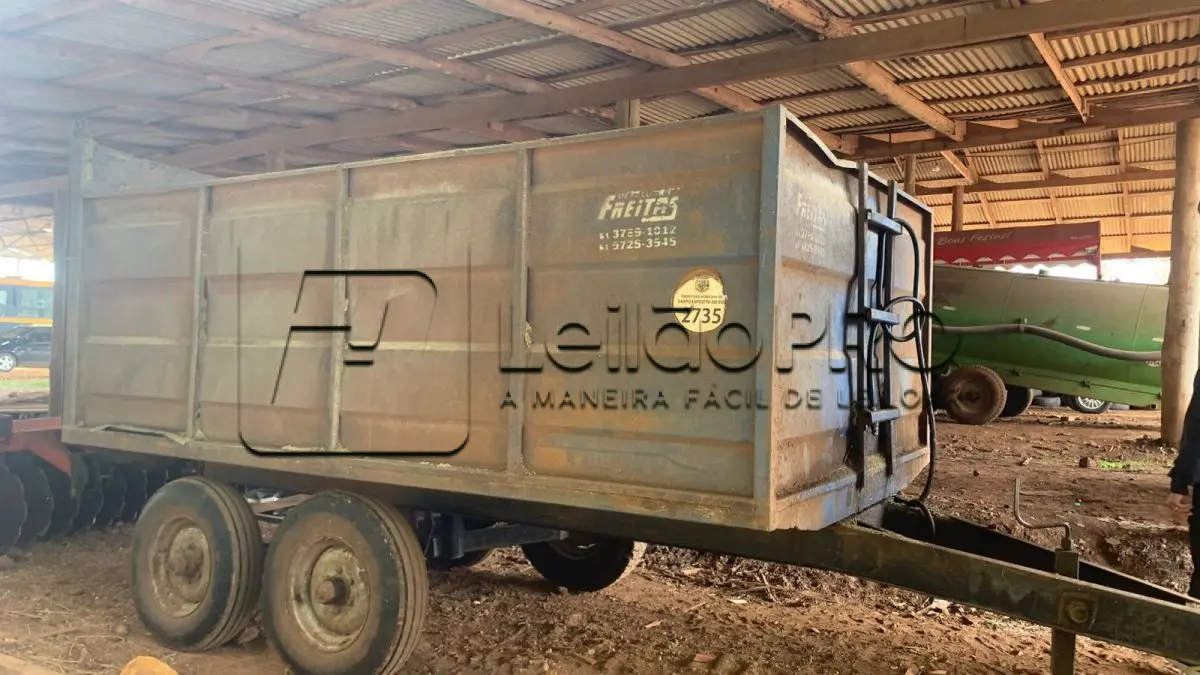 LOTE 012 - Vagão Basculante Metálico - Marca: Metal Freitas - Modelo: MF ME 8T -  Cor: Azul - Ano de Fabricação: 2015