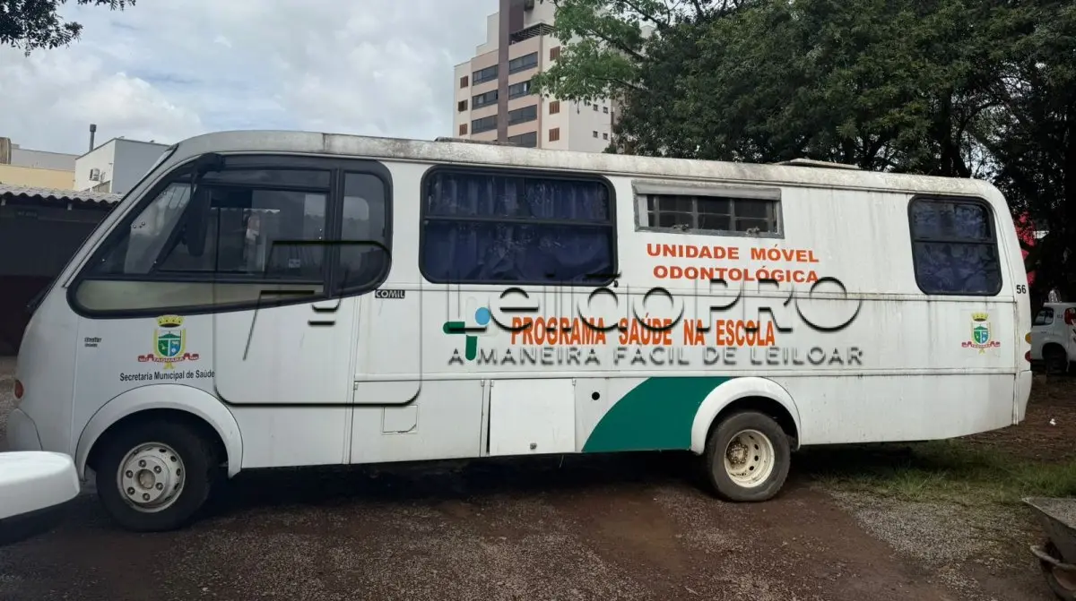 LOTE 003 - VEÍCULO MICROÔNIBUS AMBULÂNCIA, FIAT IVECO, MODELO COMIL BELLA M, DIESEL, CAP. 6,2 TON, 122 CV, COR BRANCA, ANO DE FABRICAÇÃO 2003, MODELO 2004