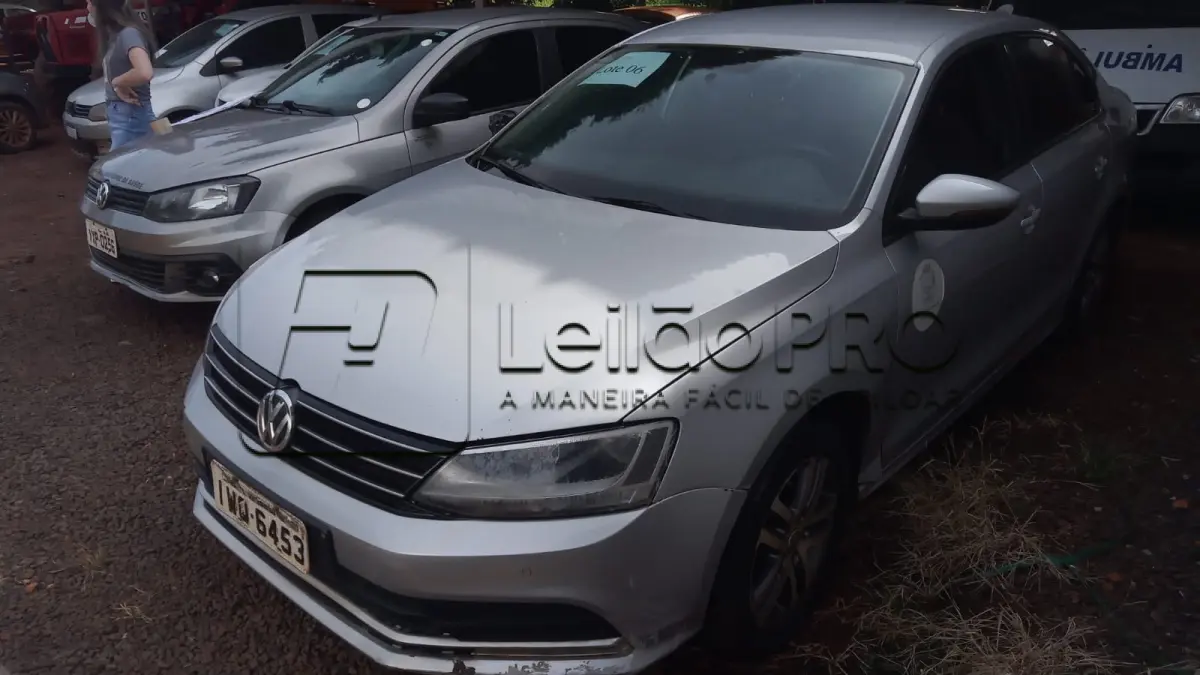 LOTE 006 - Automóvel I/VW/JETTA CL AC, ano 2015