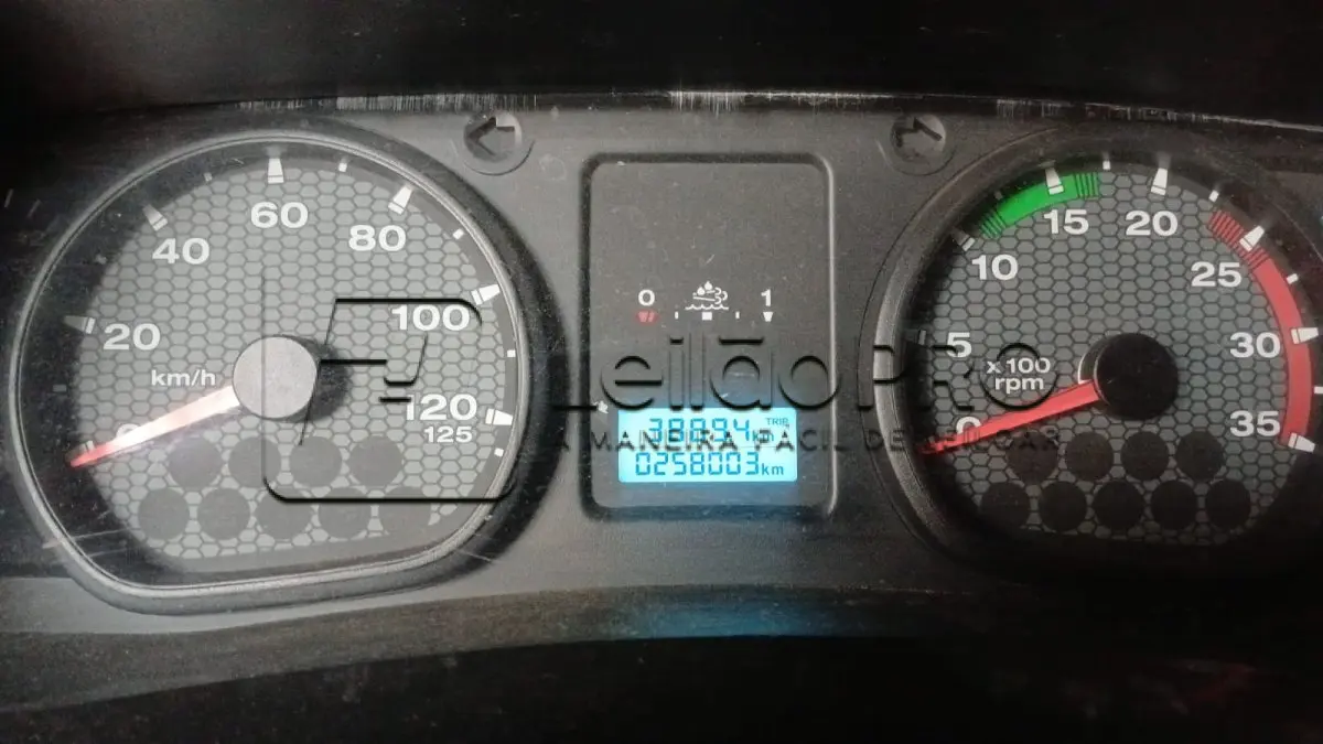 LOTE 001 - Caminhão Ford preto, modelo CARGO 2429, 2012/2013, carroceria basculante preta.