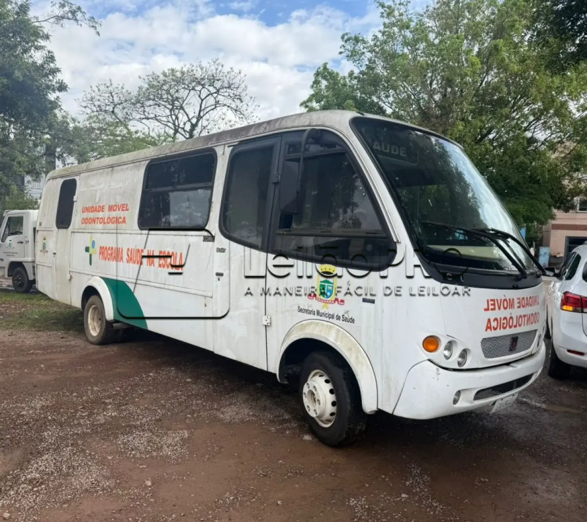 LOTE 003 - VEÍCULO MICROÔNIBUS AMBULÂNCIA, FIAT IVECO, MODELO COMIL BELLA M, DIESEL, CAP. 6,2 TON, 122 CV, COR BRANCA, ANO DE FABRICAÇÃO 2003, MODELO 2004