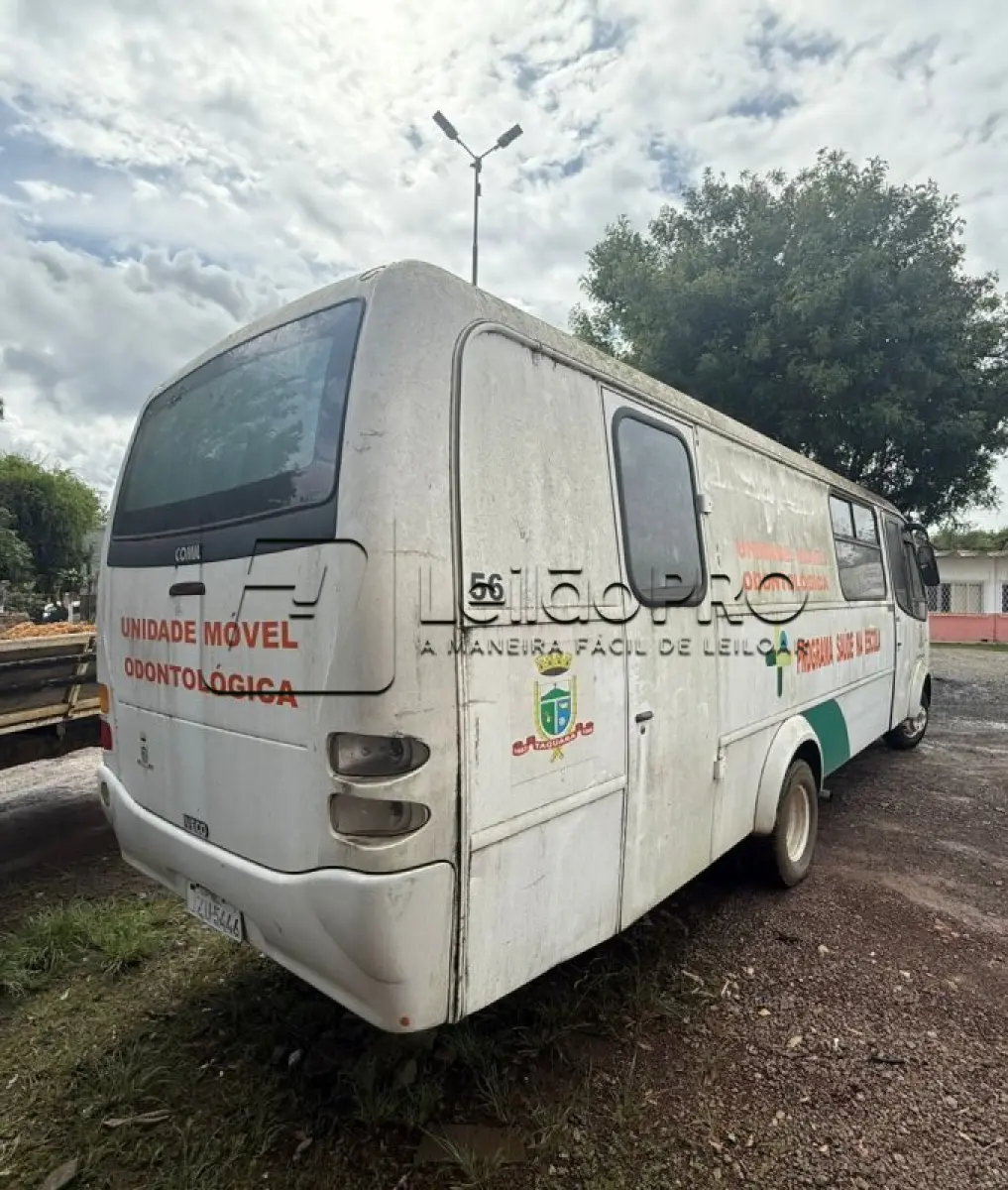 LOTE 003 - VEÍCULO MICROÔNIBUS AMBULÂNCIA, FIAT IVECO, MODELO COMIL BELLA M, DIESEL, CAP. 6,2 TON, 122 CV, COR BRANCA, ANO DE FABRICAÇÃO 2003, MODELO 2004