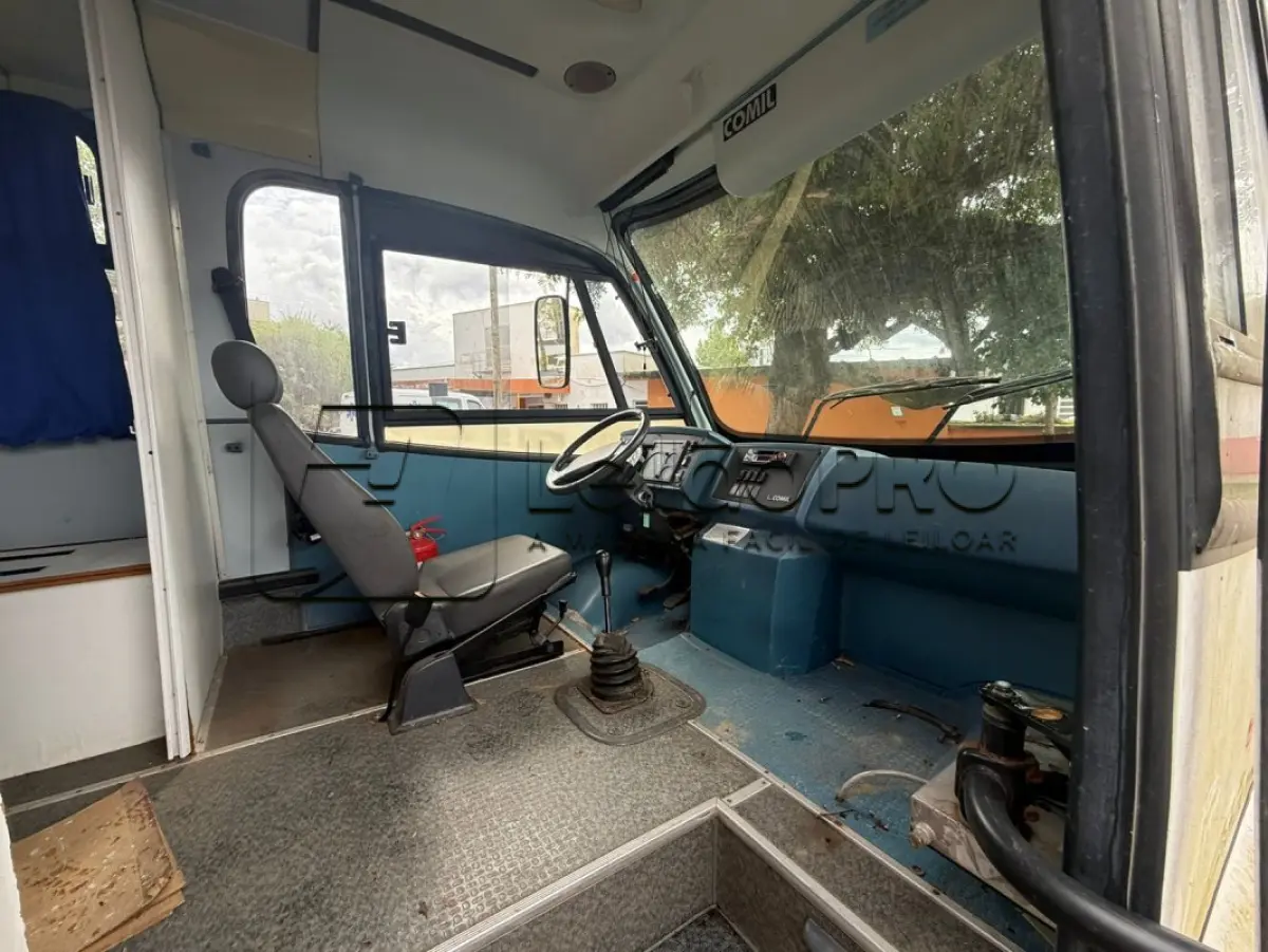 LOTE 003 - VEÍCULO MICROÔNIBUS AMBULÂNCIA, FIAT IVECO, MODELO COMIL BELLA M, DIESEL, CAP. 6,2 TON, 122 CV, COR BRANCA, ANO DE FABRICAÇÃO 2003, MODELO 2004