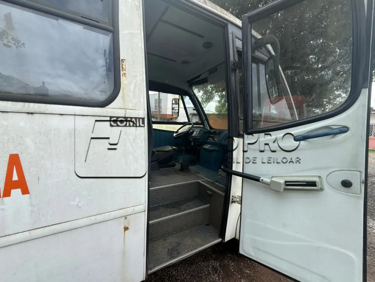 LOTE 003 - VEÍCULO MICROÔNIBUS AMBULÂNCIA, FIAT IVECO, MODELO COMIL BELLA M, DIESEL, CAP. 6,2 TON, 122 CV, COR BRANCA, ANO DE FABRICAÇÃO 2003, MODELO 2004