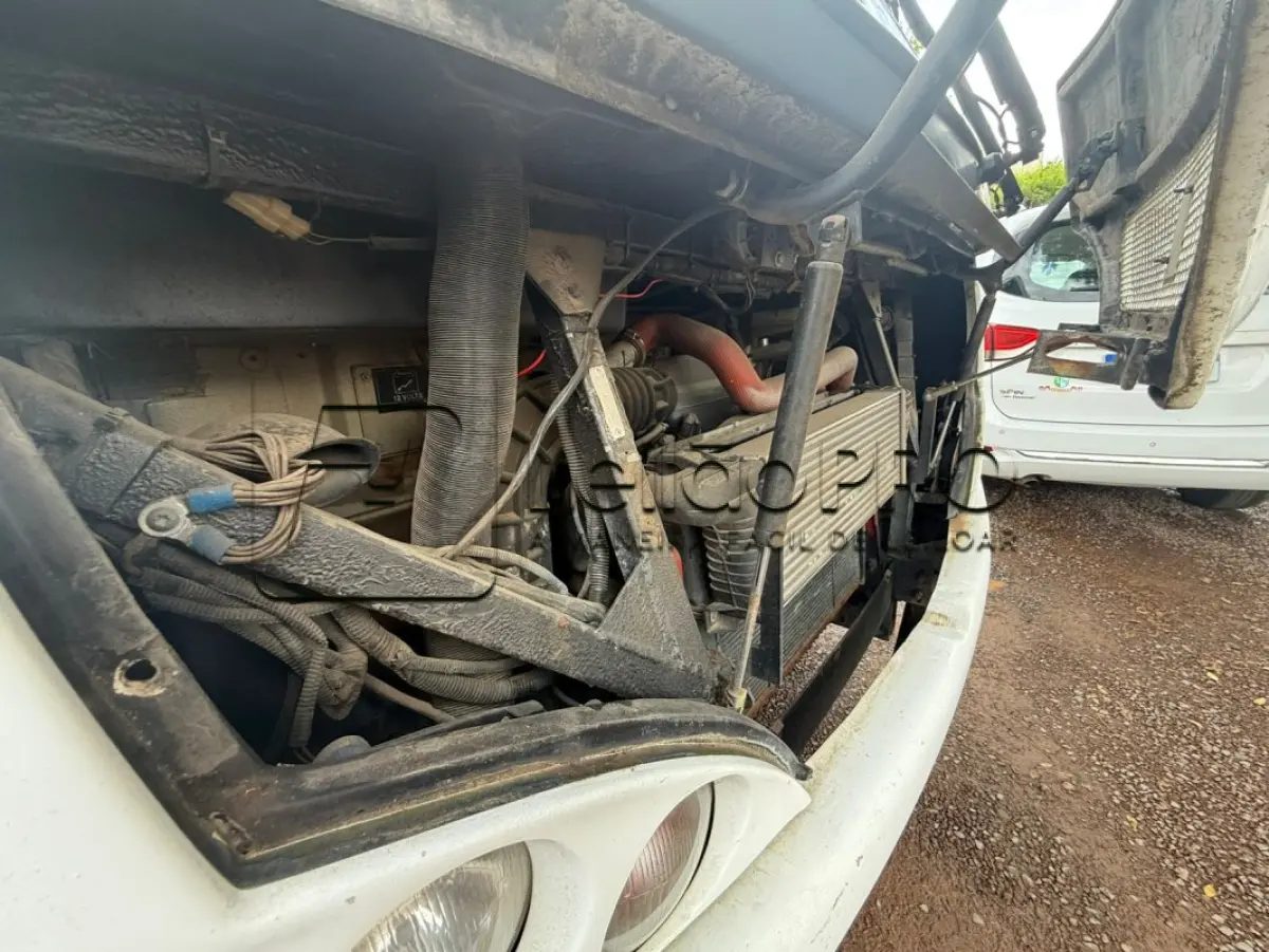 LOTE 003 - VEÍCULO MICROÔNIBUS AMBULÂNCIA, FIAT IVECO, MODELO COMIL BELLA M, DIESEL, CAP. 6,2 TON, 122 CV, COR BRANCA, ANO DE FABRICAÇÃO 2003, MODELO 2004