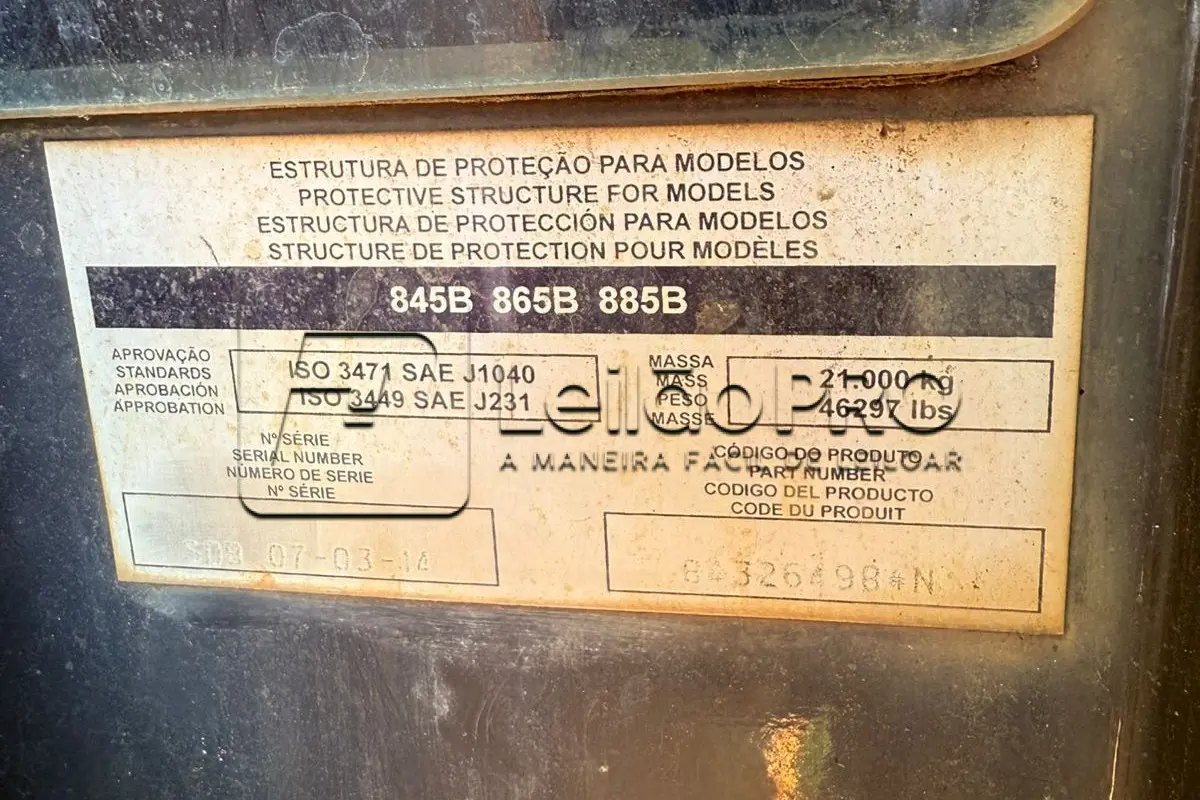 LOTE 003 - Motoniveladora cor laranja CASE, modelo 845B, 2014.