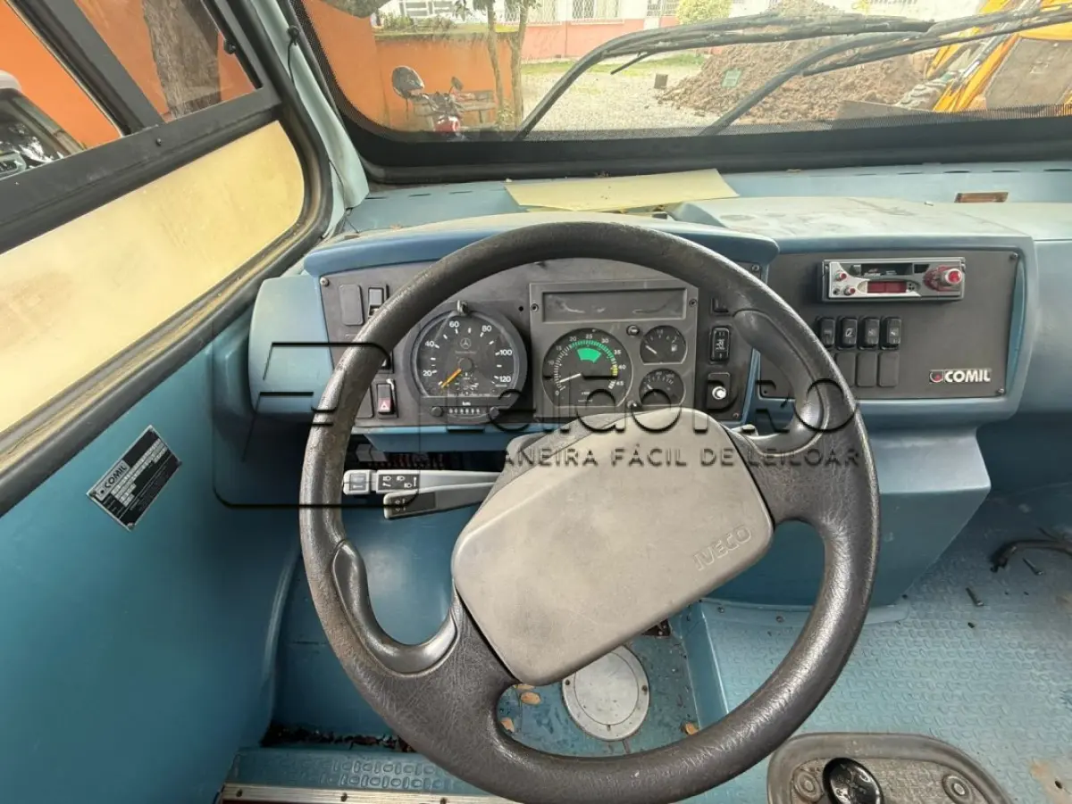 LOTE 003 - VEÍCULO MICROÔNIBUS AMBULÂNCIA, FIAT IVECO, MODELO COMIL BELLA M, DIESEL, CAP. 6,2 TON, 122 CV, COR BRANCA, ANO DE FABRICAÇÃO 2003, MODELO 2004