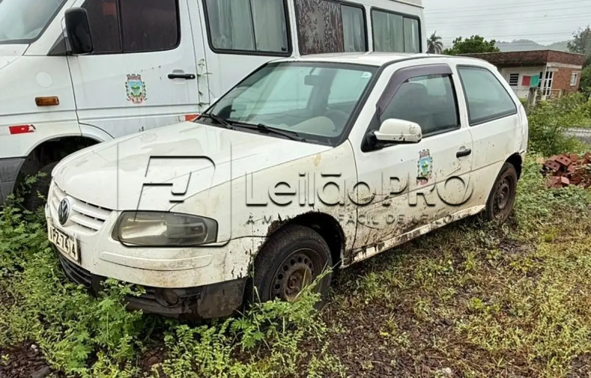 LOTE 011 - VW GOL 1.0 GIV,  2 PORTAS, ALCOOL/GASOLINA, BRANCA, ANO 2009/2010.