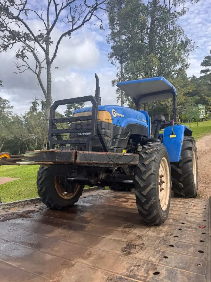 LOTE 001 - Trator, marca Farmer, cor azul, modelo 5040, tracionado, 50cv, ano 2013.