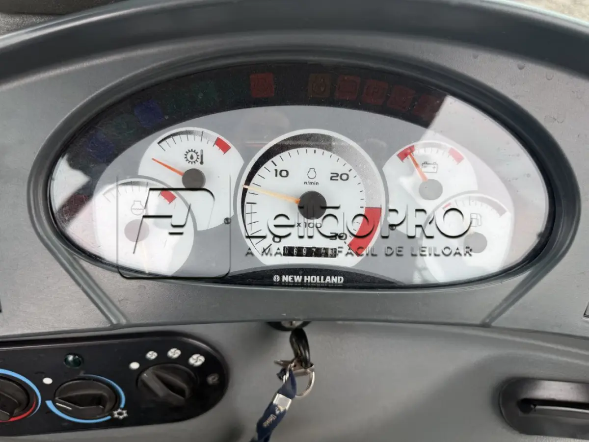 LOTE 003 - RETROESCAVADEIRA MR/NEWHOLLAND TLB B95B1, CABINE FECHADA, ANO 2017/2017.