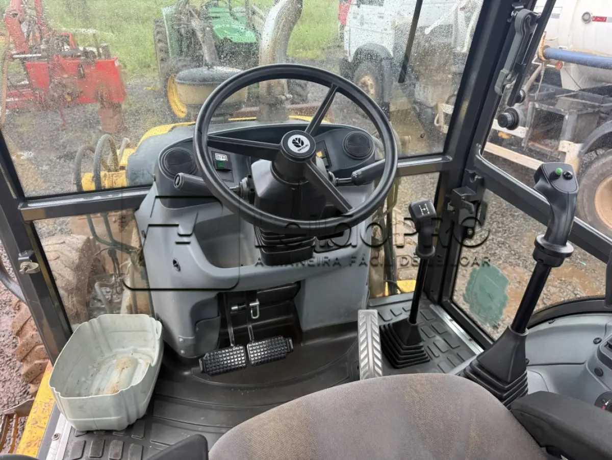 LOTE 003 - RETROESCAVADEIRA MR/NEWHOLLAND TLB B95B1, CABINE FECHADA, ANO 2017/2017.