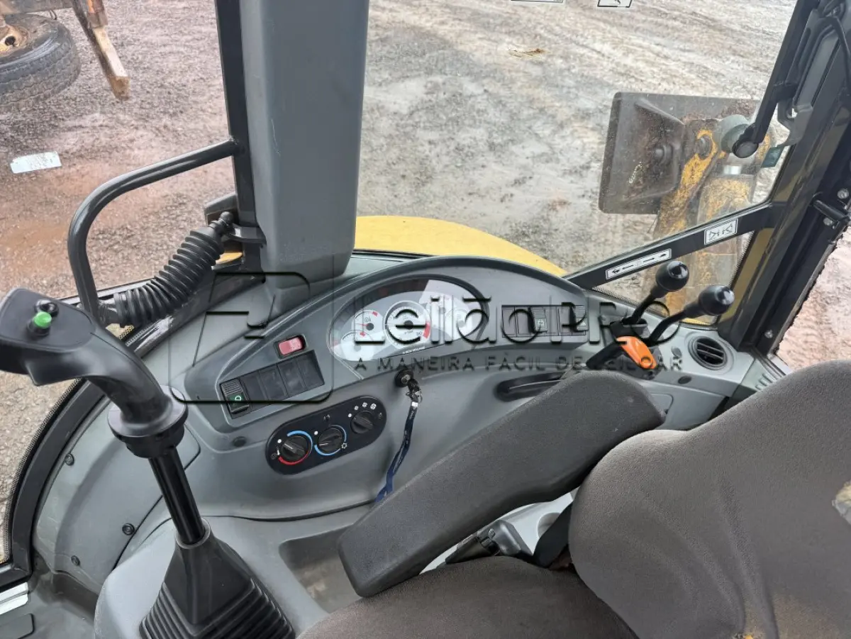 LOTE 003 - RETROESCAVADEIRA MR/NEWHOLLAND TLB B95B1, CABINE FECHADA, ANO 2017/2017.