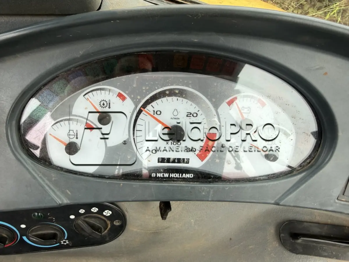 LOTE 002 - RETROESCAVADEIRA MR/NEWHOLLAND TLB B95B1, CABINE FECHADA,  ANO 2017/2017.