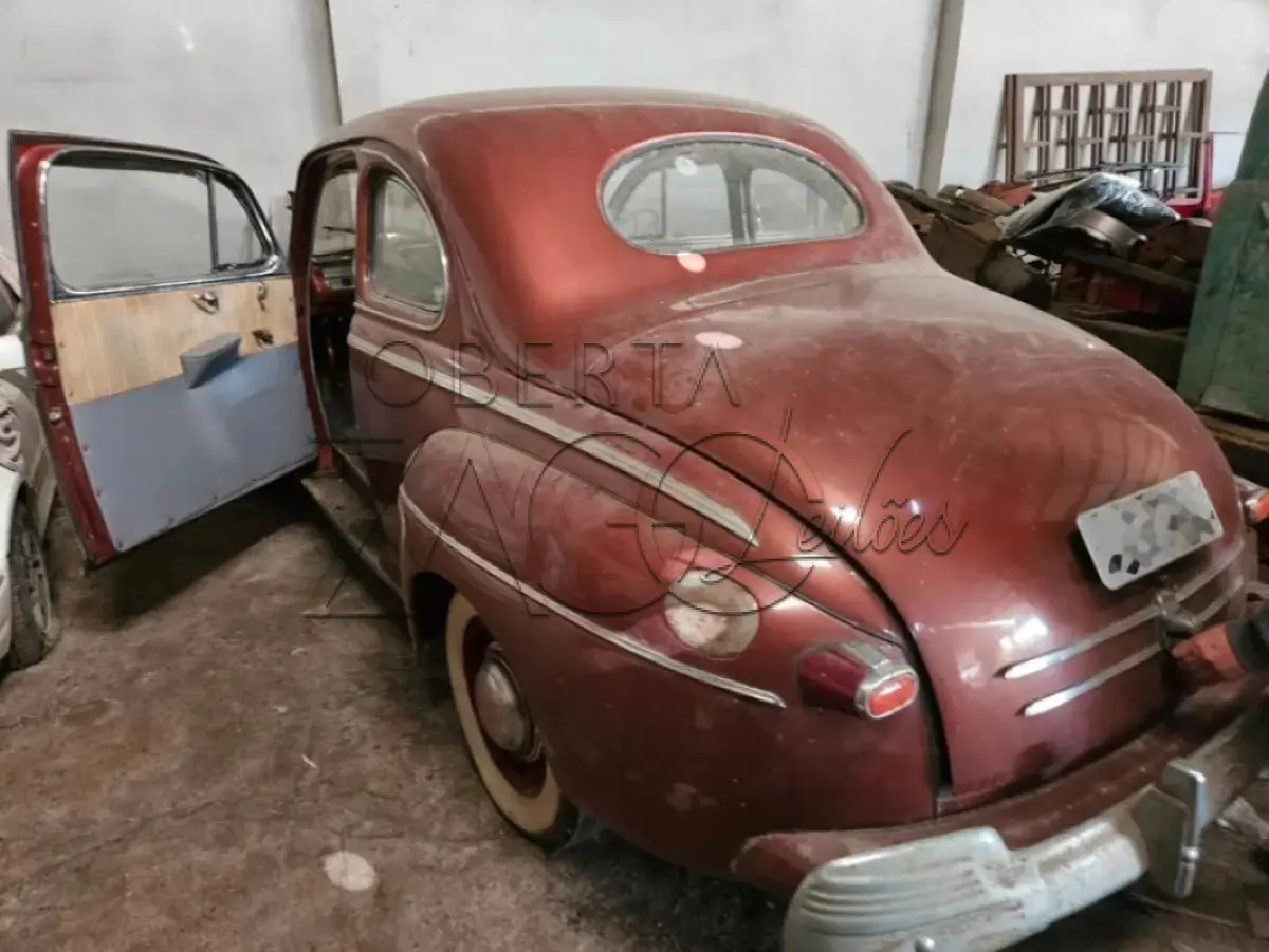 LOTE 001 - VEÍCULO  IMP/FORD Coupê