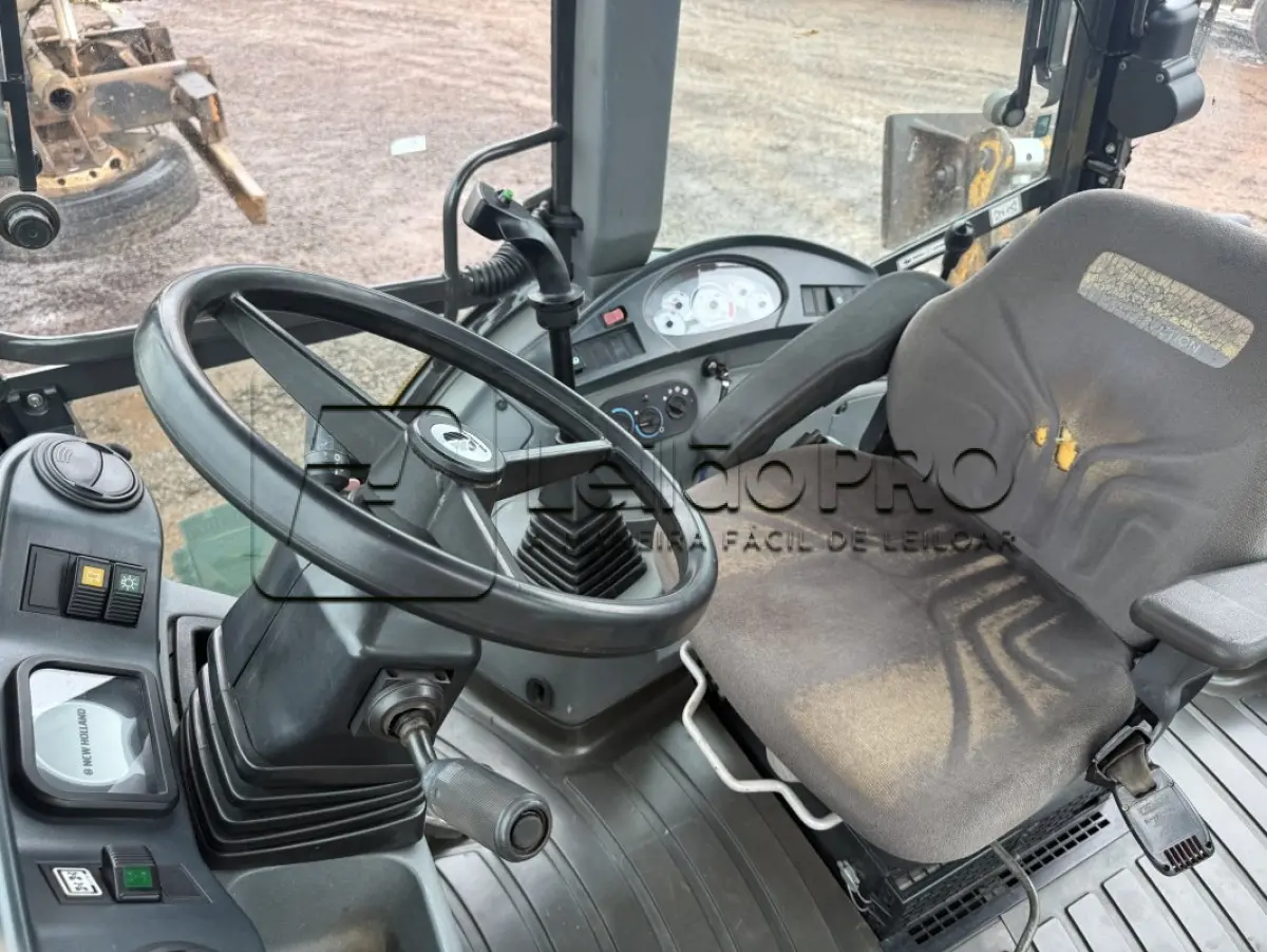 LOTE 003 - RETROESCAVADEIRA MR/NEWHOLLAND TLB B95B1, CABINE FECHADA, ANO 2017/2017.