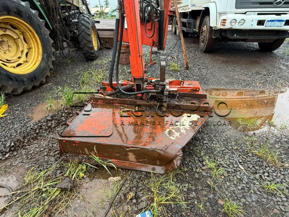 LOTE 004 - ROCADEIRA LAVRALE HIDRÁULICA ARTICULADA, ENGATE TRES PONTOS TRATOR, VALTRA BM110, ANO 2018/2018.