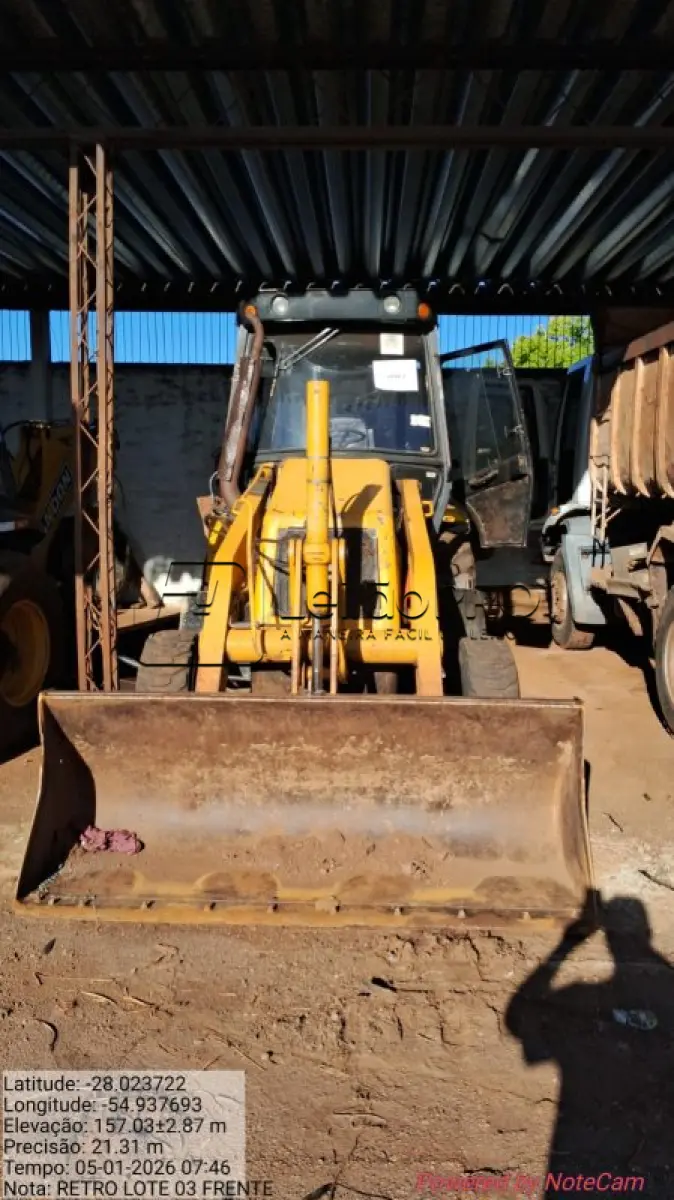 LOTE 002 - Máquina pesada Retroescavadeira Randon 4x4 RD 406 Nº 01 GABINADA ANO 2015.