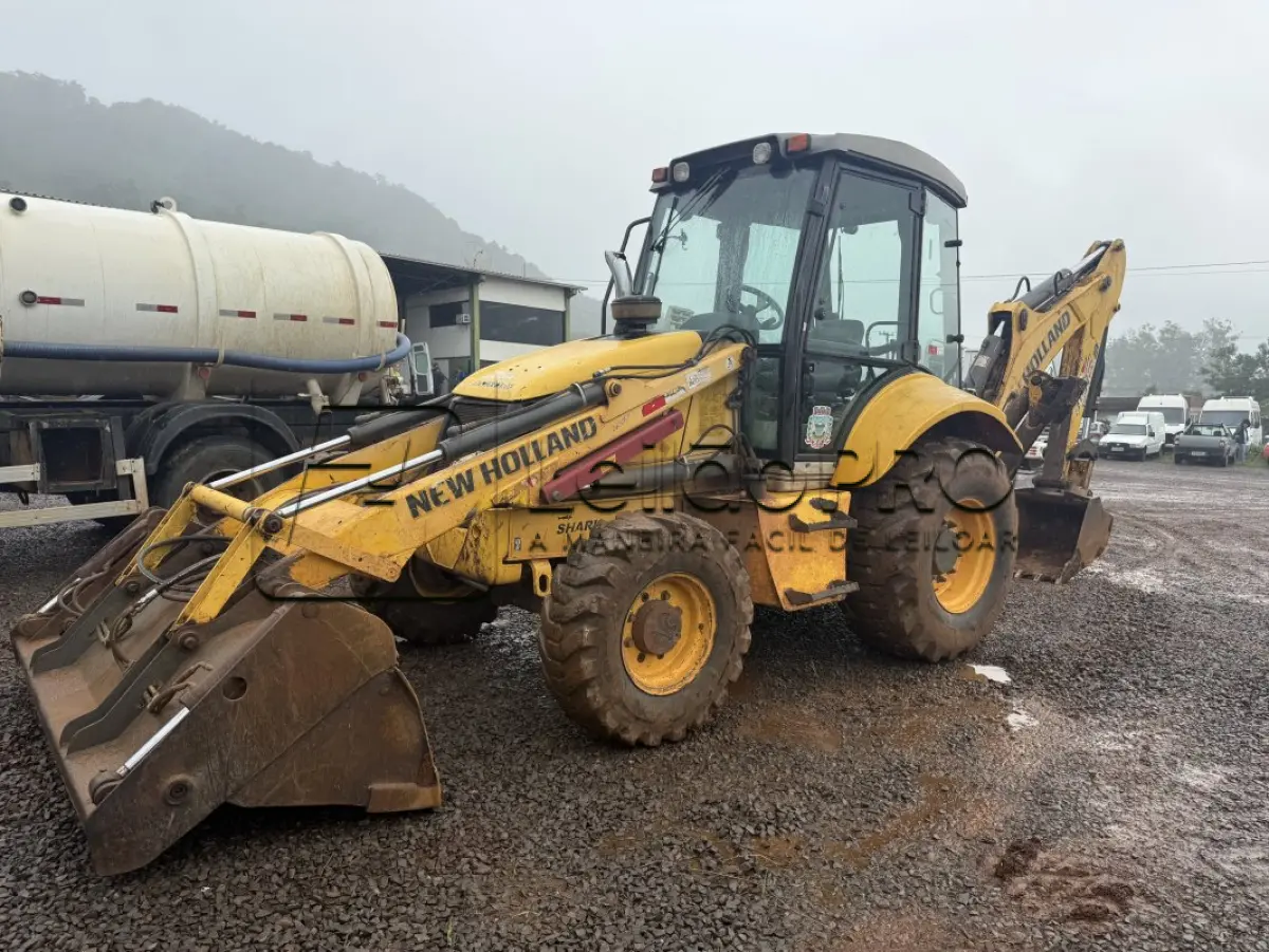 LOTE 003 - RETROESCAVADEIRA MR/NEWHOLLAND TLB B95B1, CABINE FECHADA, ANO 2017/2017.