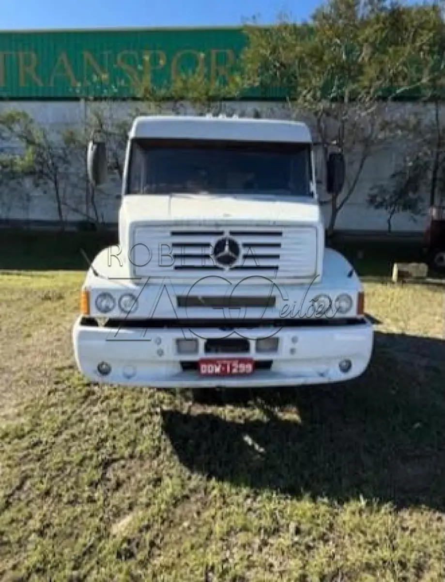 LOTE 011 - Um veículo caminhão marca Mercedes-Benz, modelo LS1632, placa DDW-1299, ano 2000, modelo 2000.