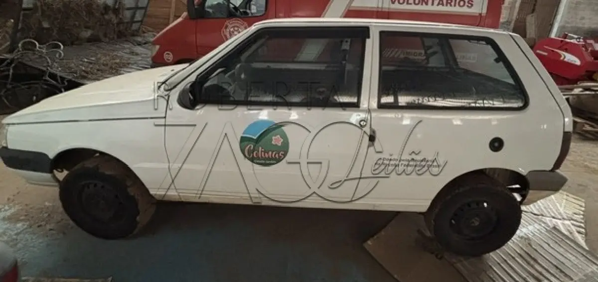LOTE 004 - AITOMÓVEL FIAT UNO MILLE ECONOMY  –  Ano/Fab: 2013/2013