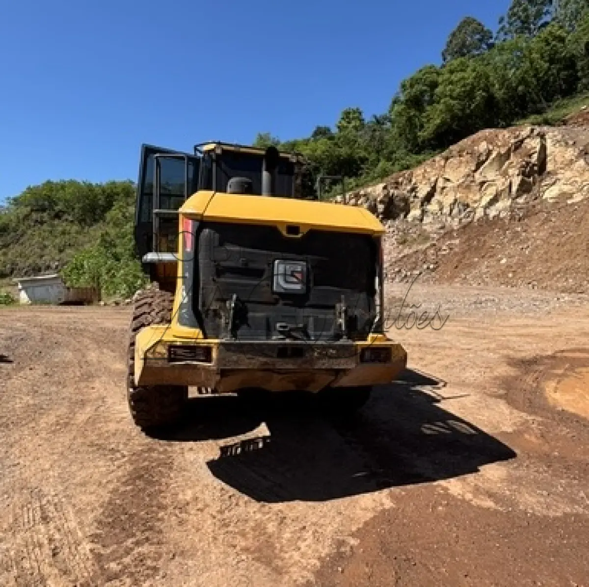 LOTE 010 - MÁQUINA CARREGADEIRA LIUGONG JSSRF130  – Ano/Fab: 2019/2019